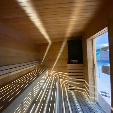 Hanza Tower 24 Spa Jacussi & Sauna & Pool *